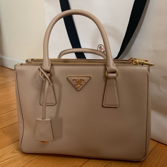 prada saffiano lux small